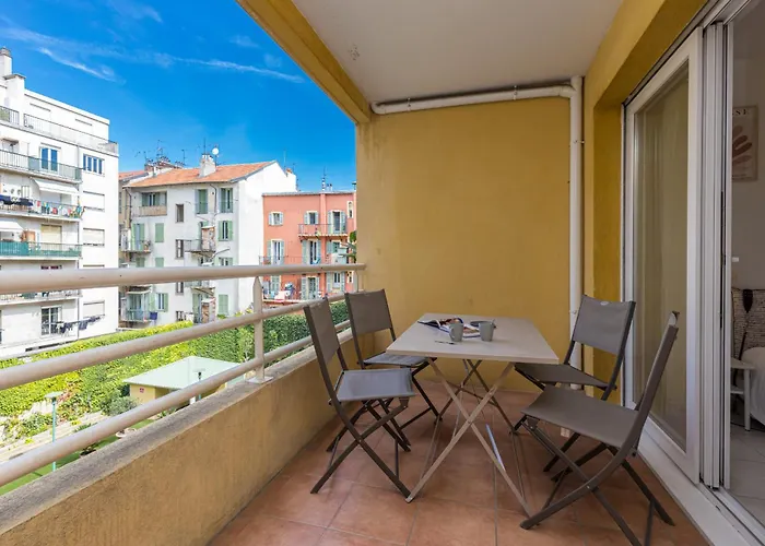 Quiet 1 Bdr Port! Close Place Du Pin Garibaldi