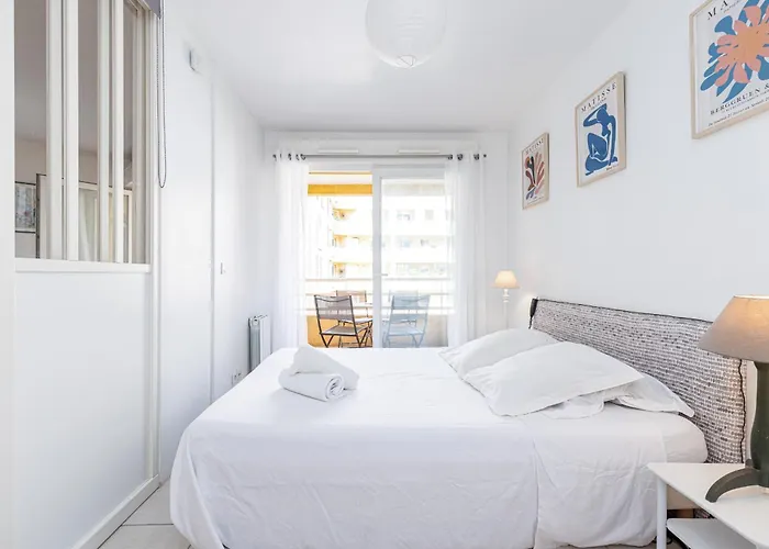 Quiet 1 bdr Port! close Place du Pin Garibaldi